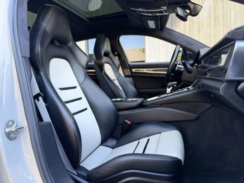 Used 2022 Porsche Panamera Turbo S image 34