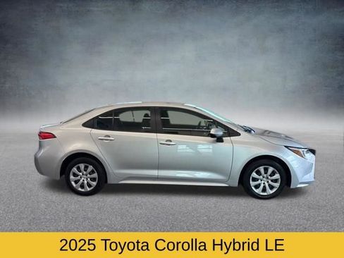 Used 2025 Toyota Corolla LE image 2