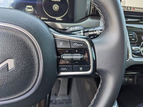 Certified 2023 Kia Sorento SX image 33