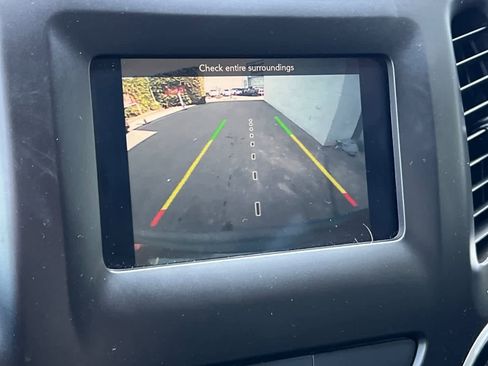 Used 2019 Jeep Cherokee Altitude image 22