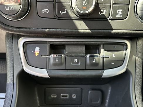 Used 2022 GMC Terrain SLE w/ Driver Convenience Package image 27