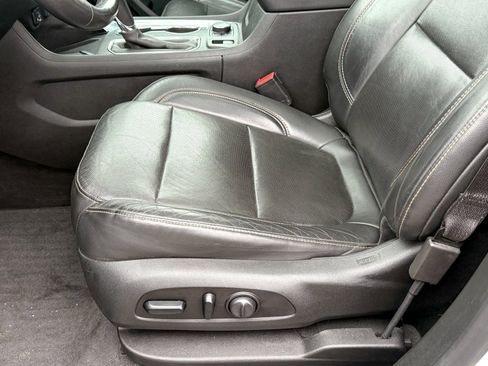 Used 2020 Chevrolet Traverse Premier w/ Redline Edition image 18