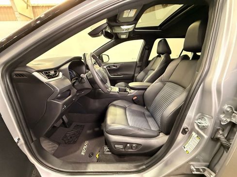Used 2024 Toyota RAV4 XSE AWD/4WD image 17