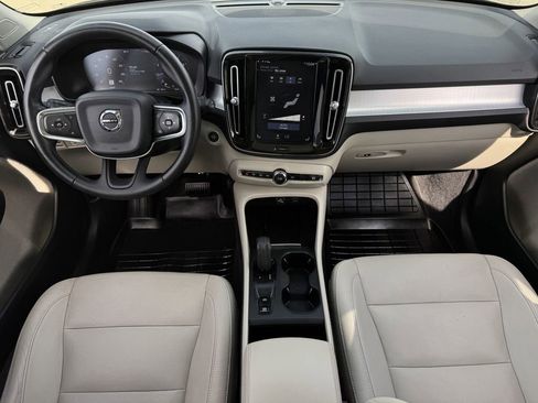 Used 2020 Volvo XC40 T5 Momentum w/ Protection Package Premier AWD/4WD image 11
