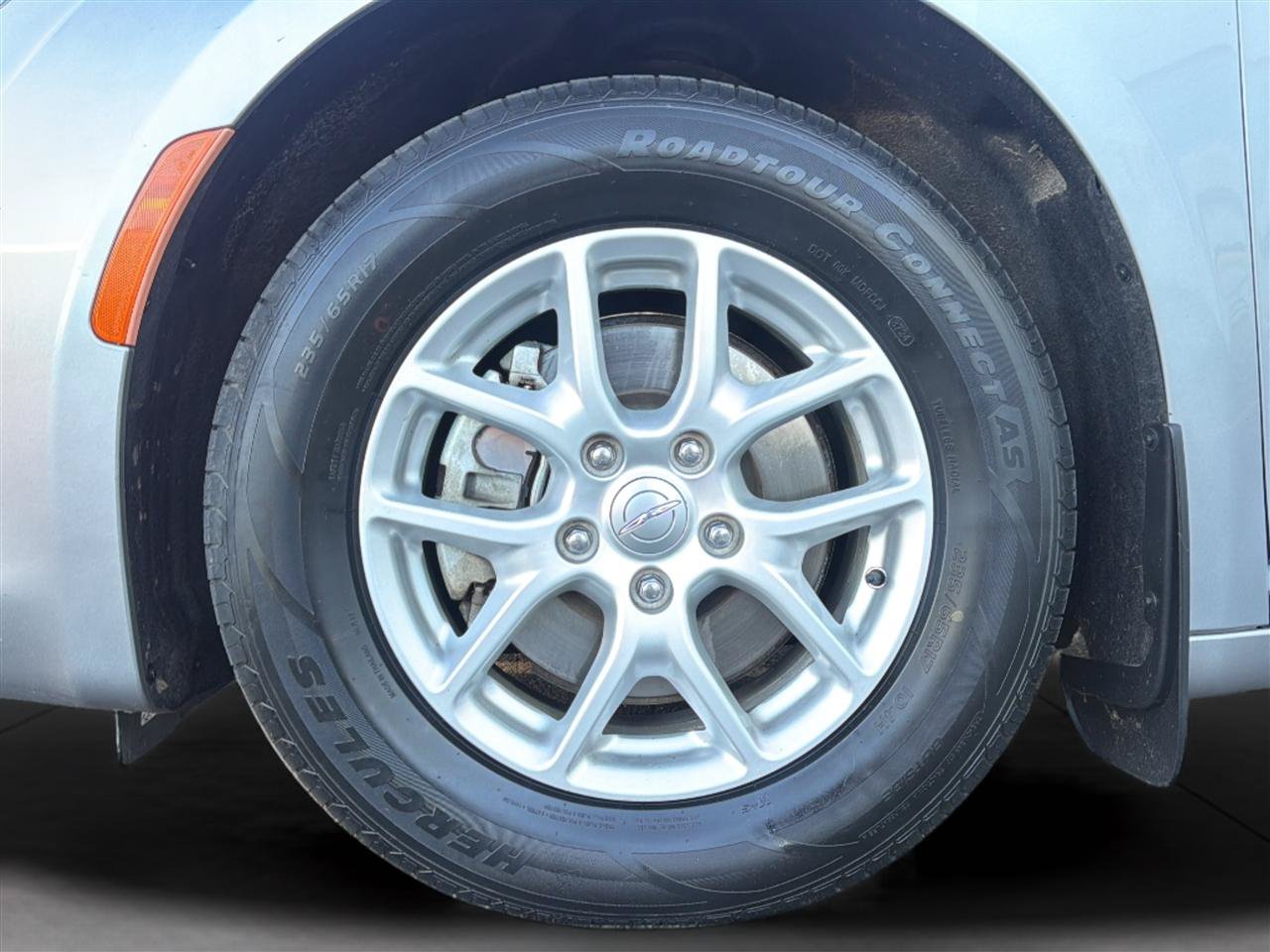 Used 2017 Chrysler Pacifica Touring FWD image 29