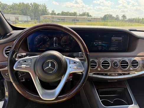 Used 2019 Mercedes-Benz S 560 4MATIC Sedan image 9
