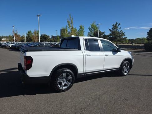 Used 2025 Honda Ridgeline TrailSport image 3