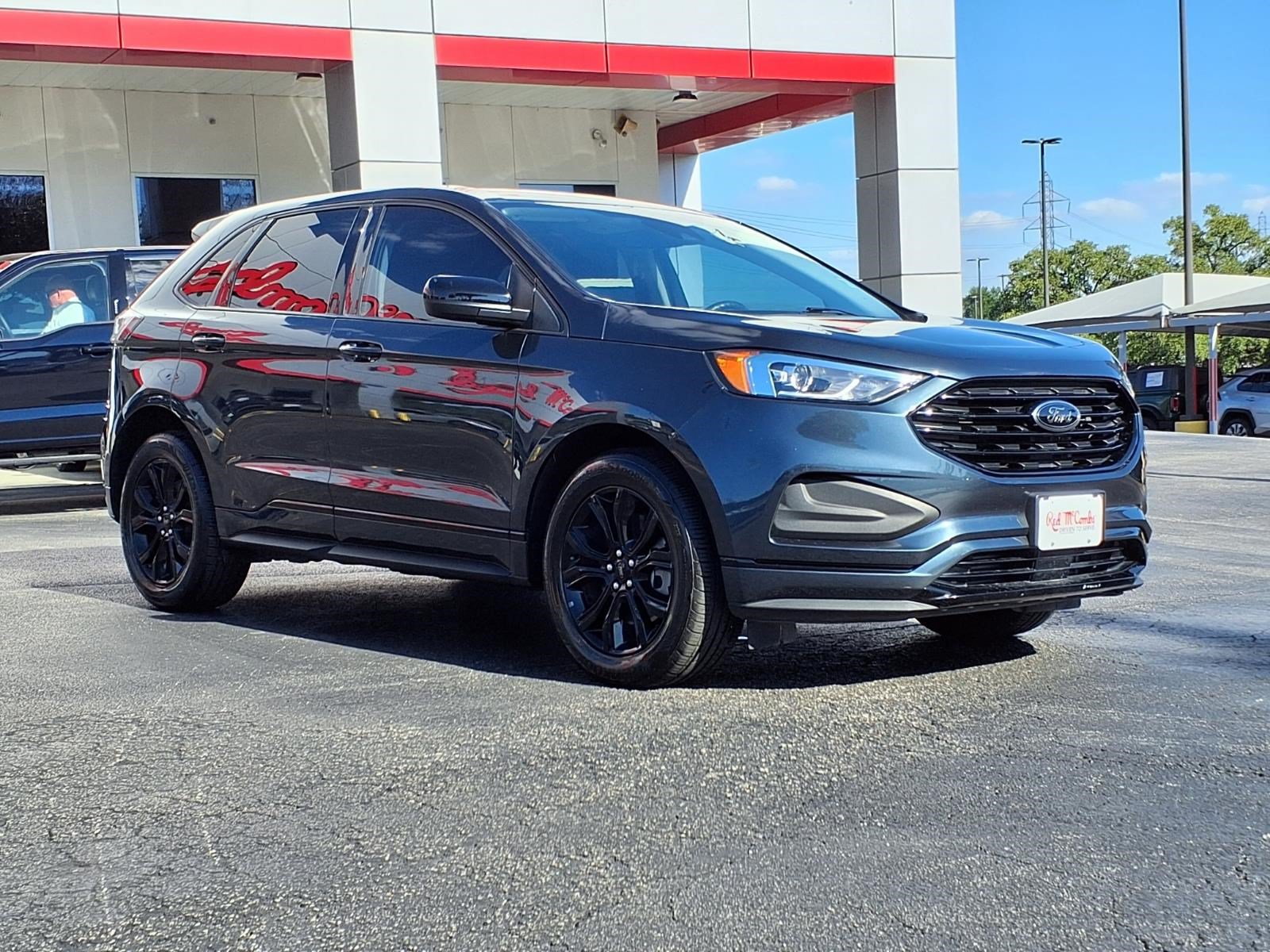 Certified 2023 Ford Edge SE w/ Black Appearance Package AWD/4WD image 4