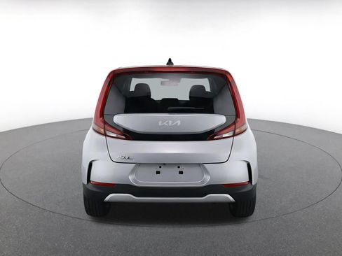 Used 2025 Kia Soul LX w/ LX Technology Package FWD image 8