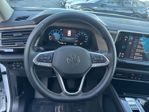 Used 2026 Volkswagen Atlas SE FWD image 17