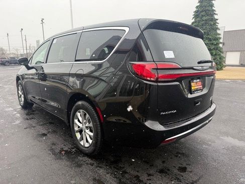 New 2026 Chrysler Pacifica Limited image 5