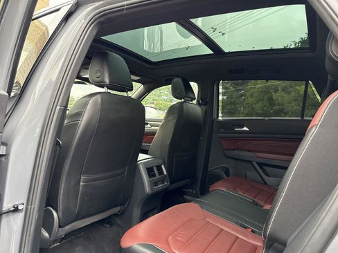 Used 2022 Volkswagen Atlas Cross Sport SEL Premium R-Line image 31