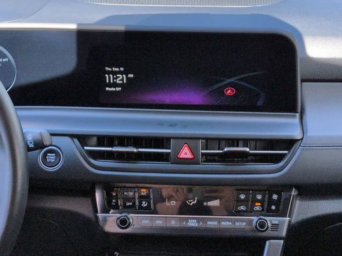 Used 2024 Kia Seltos EX FWD image 21