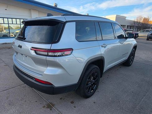 Used 2024 Jeep Grand Cherokee L Laredo image 4