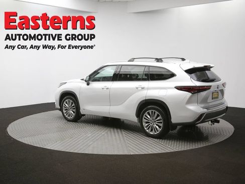 Used 2024 Toyota Highlander Platinum AWD/4WD image 69