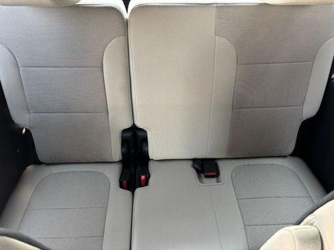 Used 2022 Chevrolet Traverse LT image 11