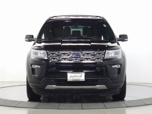 Used 2018 Ford Explorer XLT w/ Equipment Group 202A image 2