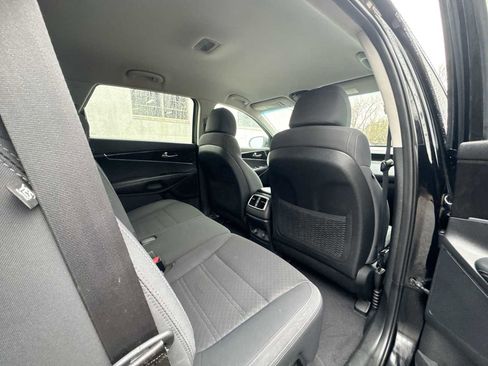 Used 2017 Kia Sorento LX image 14