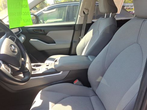 Certified 2023 Toyota Highlander LE FWD image 7