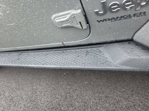 Used 2018 Jeep Wrangler Unlimited Sahara w/ Cold Weather Group AWD/4WD image 6