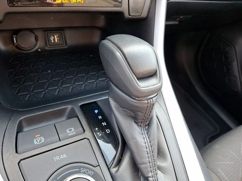 Used 2025 Toyota RAV4 XLE AWD/4WD image 12