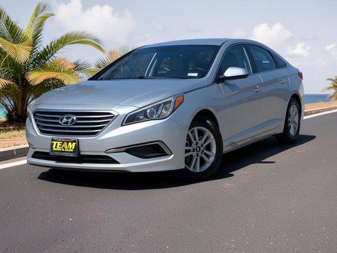 Used 2017 Hyundai Sonata SE FWD image 2