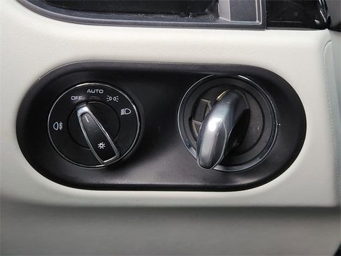 Used 2024 Porsche Macan w/ Premium Plus Package image 20