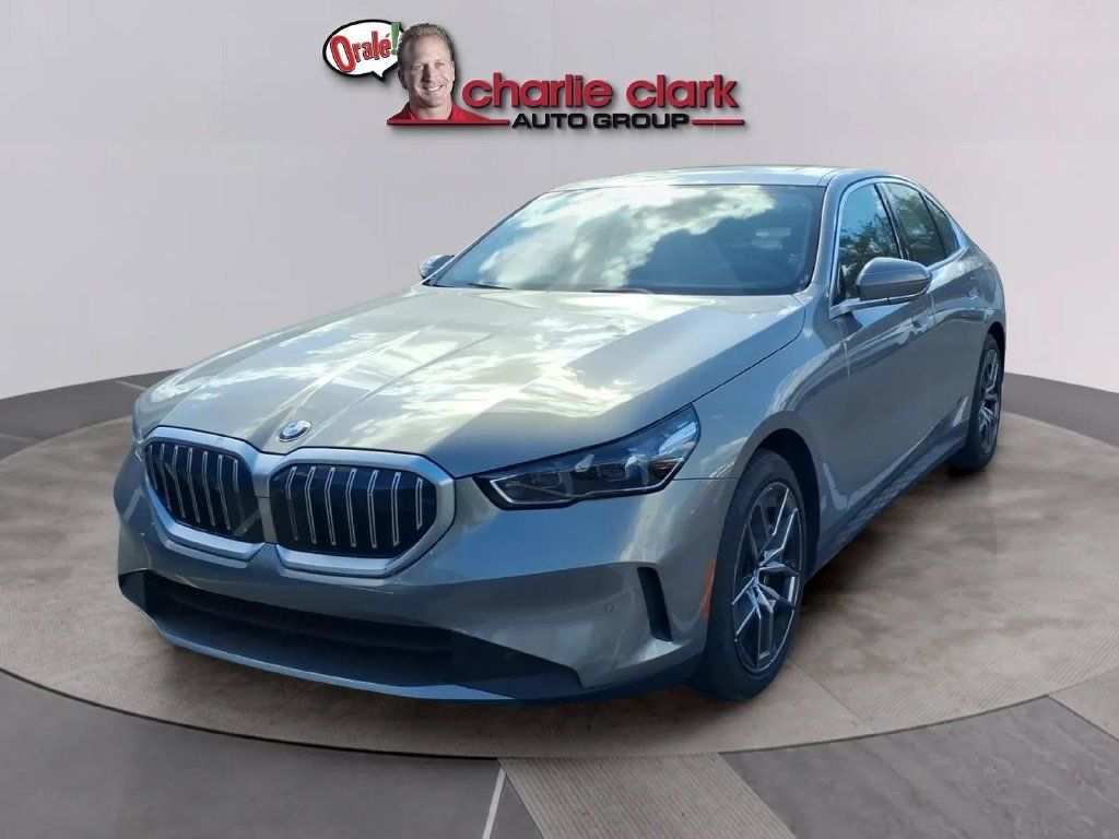 Used 2026 BMW 530i RWD image 1
