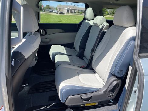 New 2026 Kia Carnival FWD image 11