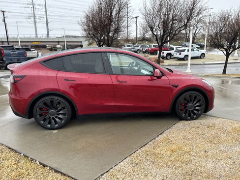Used 2024 Tesla Model Y Performance image 6