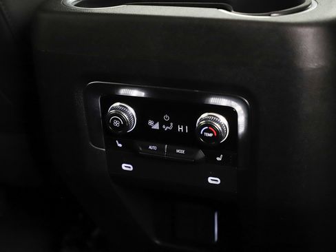 Used 2023 GMC Yukon XL SLT w/ SLT Premium Package image 18