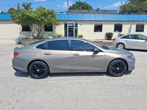 Used 2017 Chevrolet Malibu LT FWD image 5