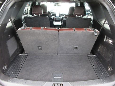 Used 2020 Ford Explorer Platinum w/ Premium Technology Package AWD/4WD image 13