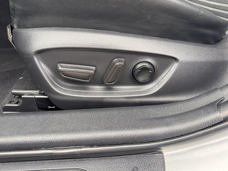 Used 2019 Toyota Camry SE FWD image 15