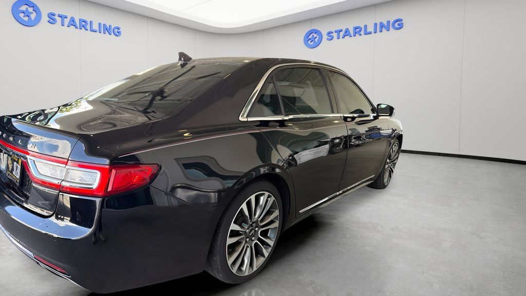Used 2018 Lincoln Continental Select w/ Continental Climate Package AWD/4WD image 2