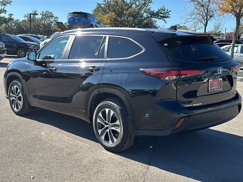 Certified 2024 Toyota Highlander XLE image 3
