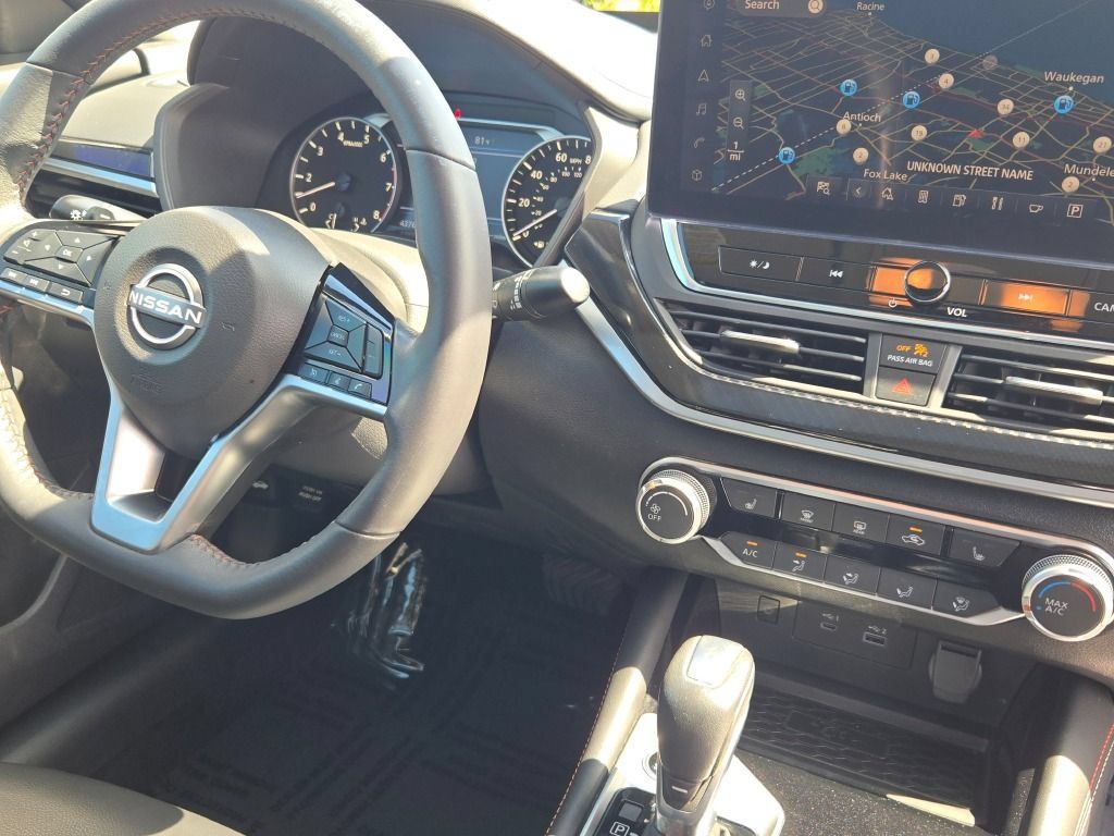 Used 2023 Nissan Altima 2.5 SR w/ SR Premium Package FWD image 7