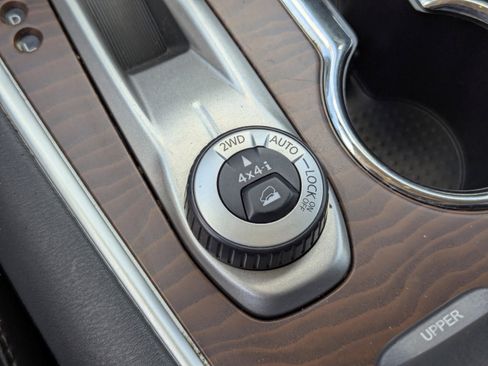 Used 2020 Nissan Pathfinder Platinum AWD/4WD image 32