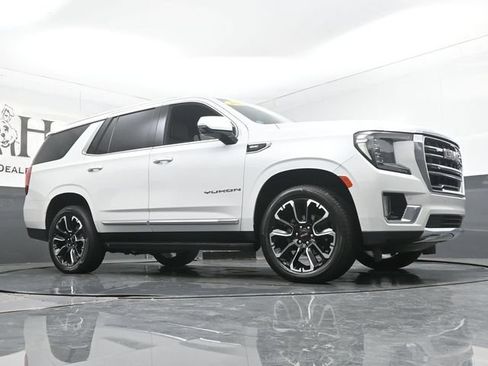 Used 2023 GMC Yukon SLT w/ SLT Luxury Package AWD/4WD image 2