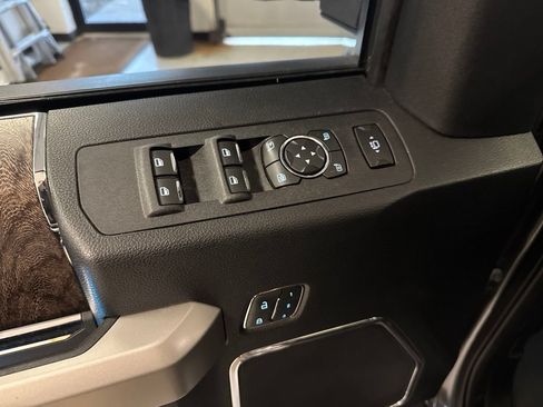 Used 2019 Ford F250 Lariat w/ Lariat Ultimate Package AWD/4WD image 25