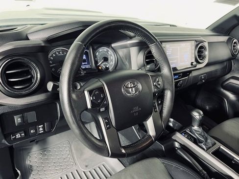 Used 2021 Toyota Tacoma TRD Sport image 9