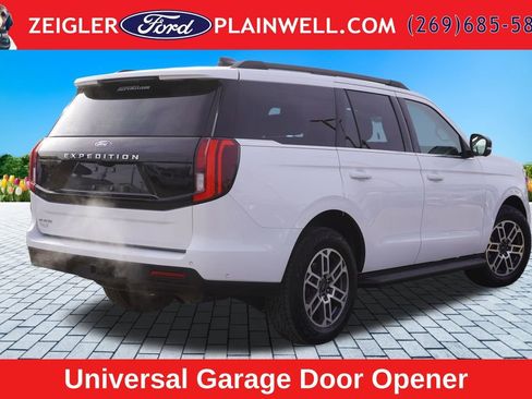 Used 2025 Ford Expedition Active AWD/4WD image 5