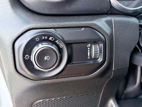 Used 2023 Jeep Wrangler Unlimited Sahara image 15