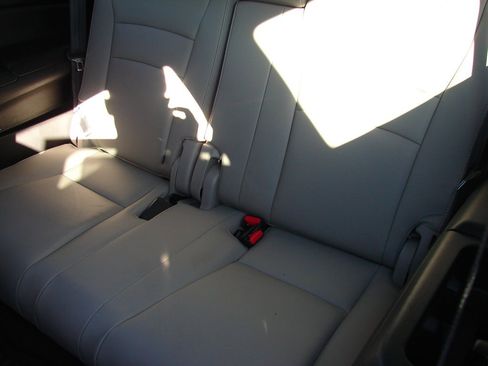 Used 2016 Honda Pilot Touring image 11