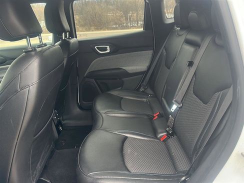 Used 2024 Jeep Compass Latitude image 4