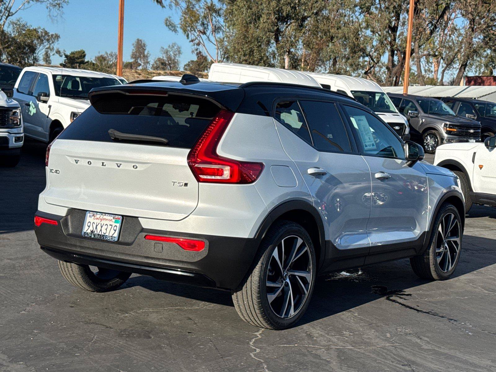 Used 2021 Volvo XC40 T5 R-Design w/ Protection Package AWD/4WD image 13