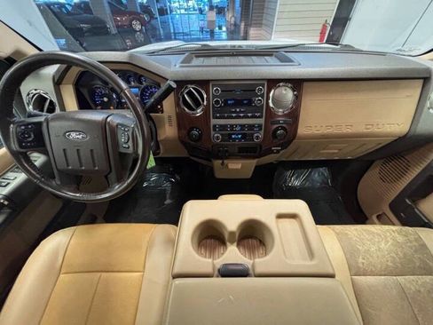 Used 2011 Ford F250 Lariat image 2