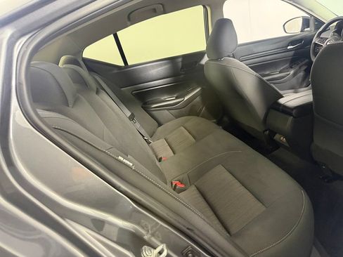 Used 2025 Nissan Altima 2.5 SV FWD image 29