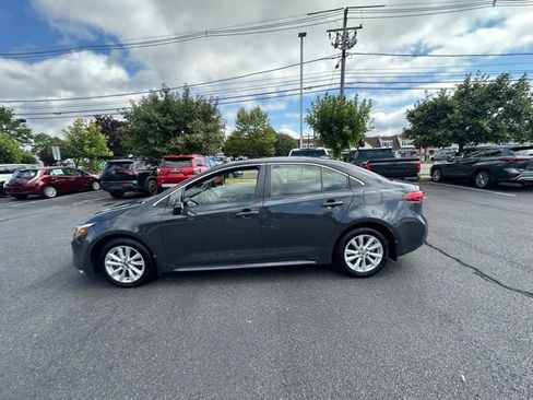 Used 2023 Toyota Corolla XLE image 2