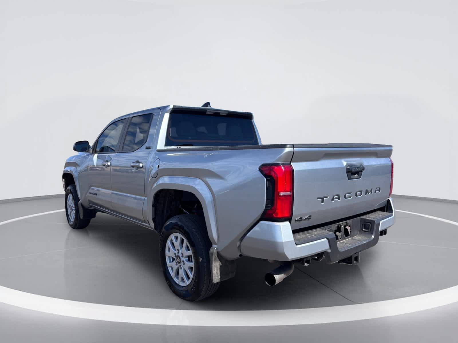Used 2026 Toyota Tacoma SR5 AWD/4WD image 4